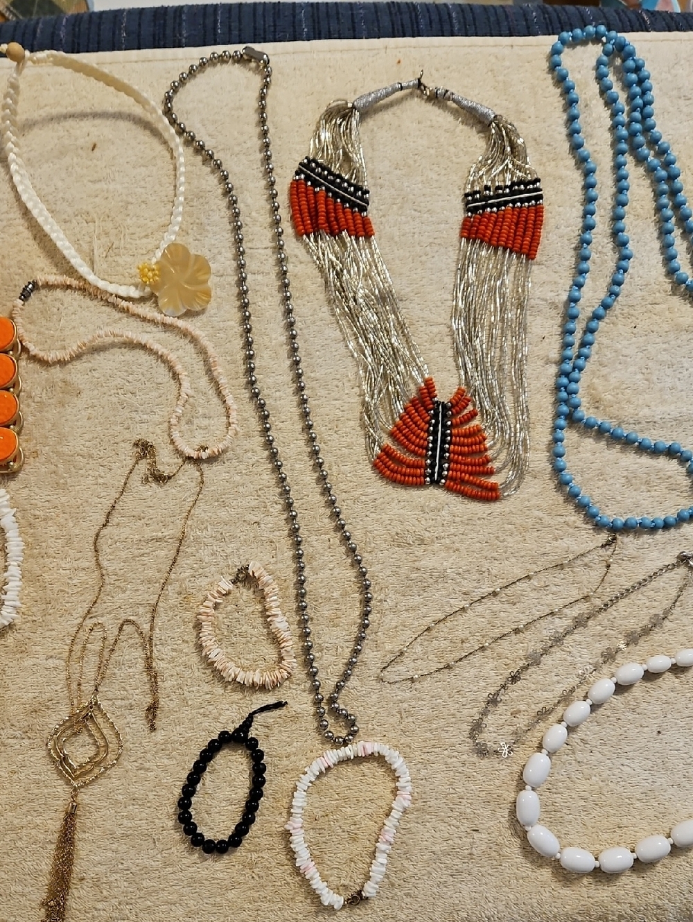 Mystery Bundle 3 pieces of Jewelry. NO CANCELLATIONS ON ACCIDENTAL BIDS - Picture 9 of 17